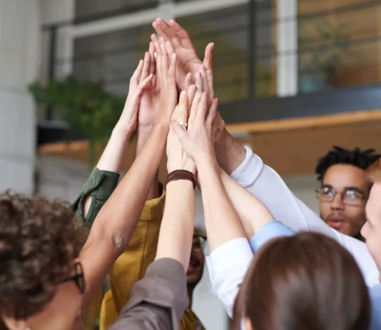 Valaki felkarolja az egyik csillagjegyet! Karrier horoszkóp: 2025.03.20.