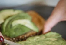 Cottage cheese-es avokádókrém pirítóson