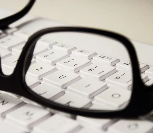 Beszélgetni fog kiszemeltjével az egyik csillagjegy! Karrier horoszkóp: 2025.04.15.