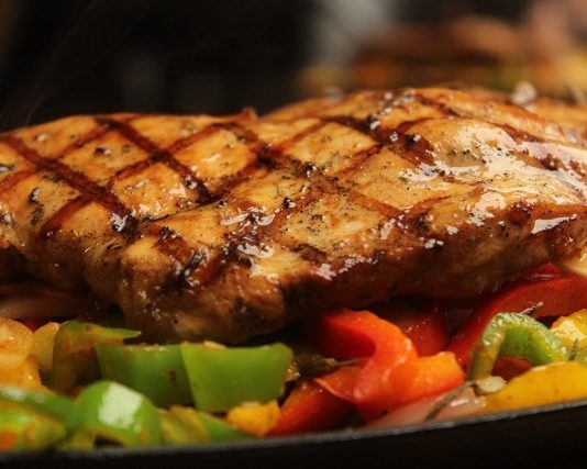 Grillezett csirkemell zöldséges kuszkusszal