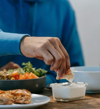 Görög joghurtos csirke mártogatós friss zöldségekkel