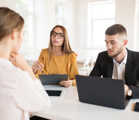 5 egyértelmű jel, hogy az egyik kollégád nem kedvel téged Freepik