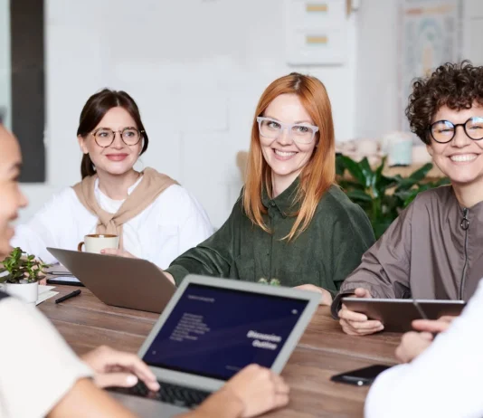 Multinacionális cég vagy kisvállalat? Hol indul jobban a karriered? Cég