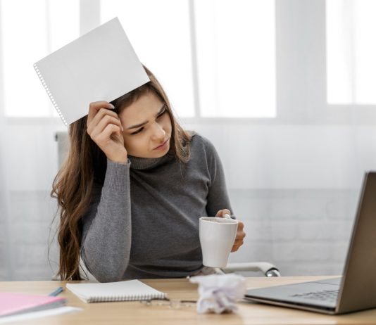 6 jel, hogy túl sok a stressz a munkahelyeden Freepik