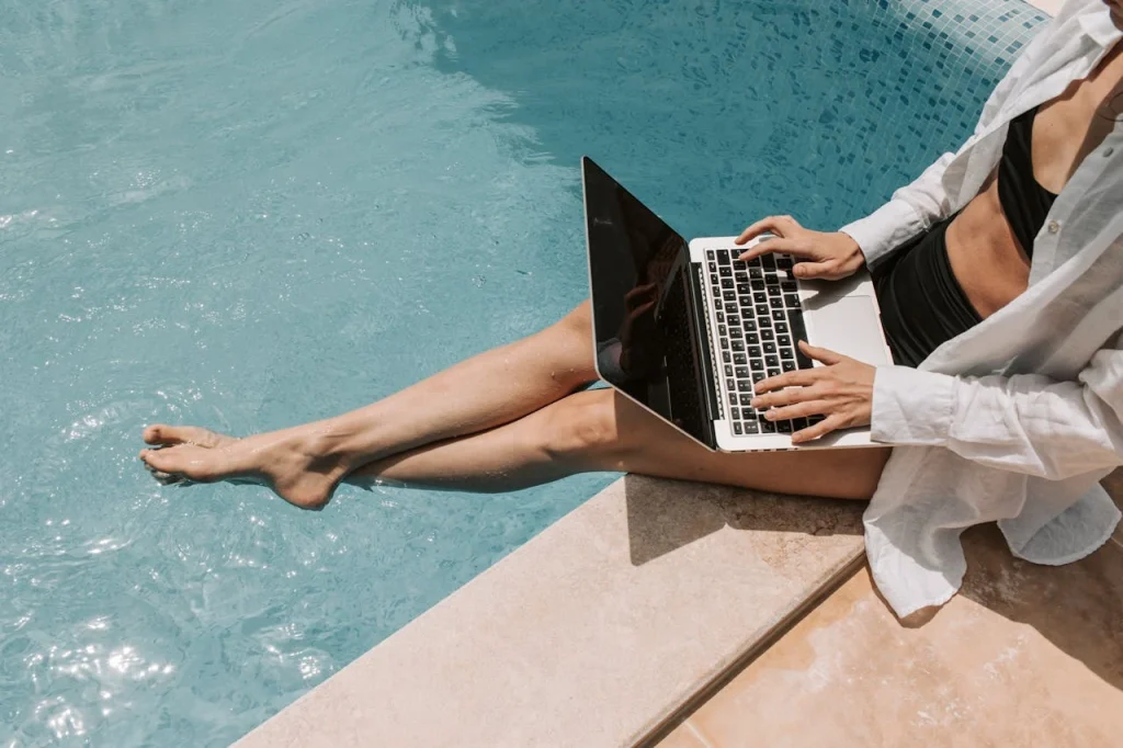 laptop-a-napernyo-alatt-avagy-er-szabadsag-ideje-alatt-dolgozni