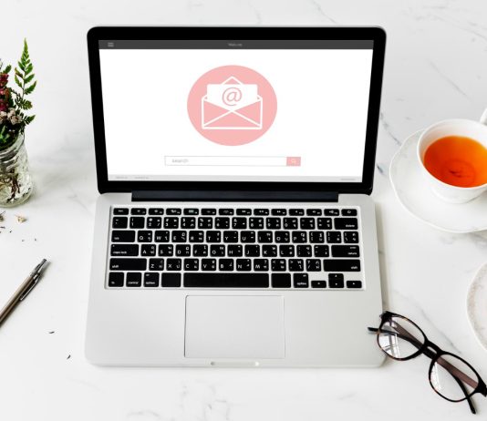 Munkahelyi e-mail: íme 4 mondat, amit sose írj le