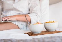 5 nassolnivaló napközben, ami segíthet, hogy produktívabb legyél a munkádban