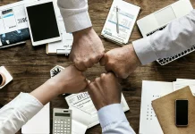 Vezetőként nyáron is: Hogyan motiváld a csapatodat a nyaralások idején? Vezetőként