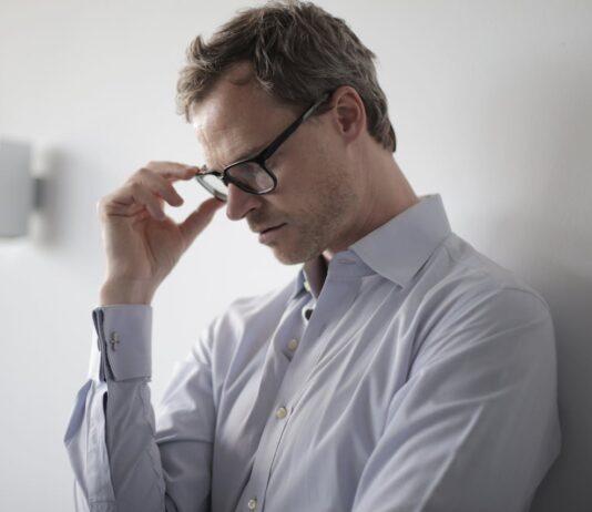 Ünnepi empátia: Hogyan támogasd a bajban lévő munkatársat? Ünnepi