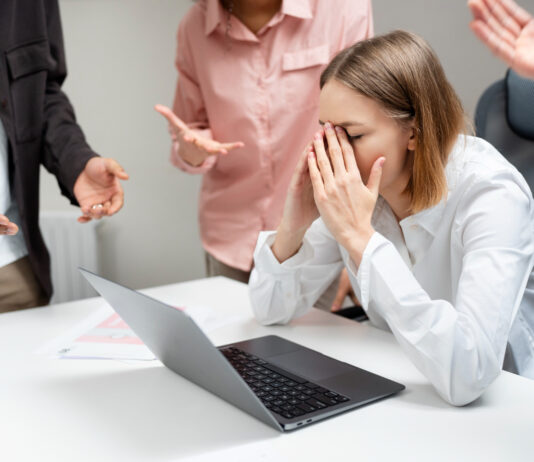 Így kell beszélned a főnököddel a munkatársadról, akit ki nem állhatsz