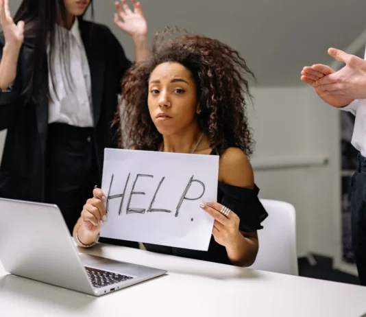 Mi történik a maradók munkájával és lelkével, és meddig érdemes kitartani? Maradók