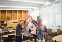 Nem csak a fizetésemelés számít: 5 plusz juttatás vagy bónusz, ami elégedetté teszi a munkavállalókat