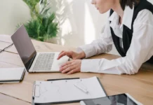 Digitális testtartás – így változtat meg minket a képernyő Testtartás