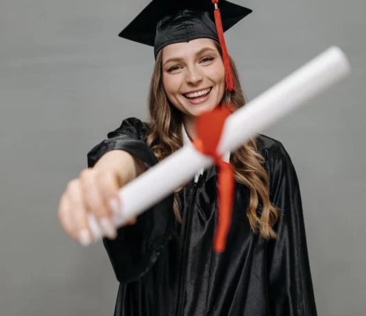 Mikrotanúsítvány vagy diploma? Nem mindig a hosszabb út a nyerő Diploma